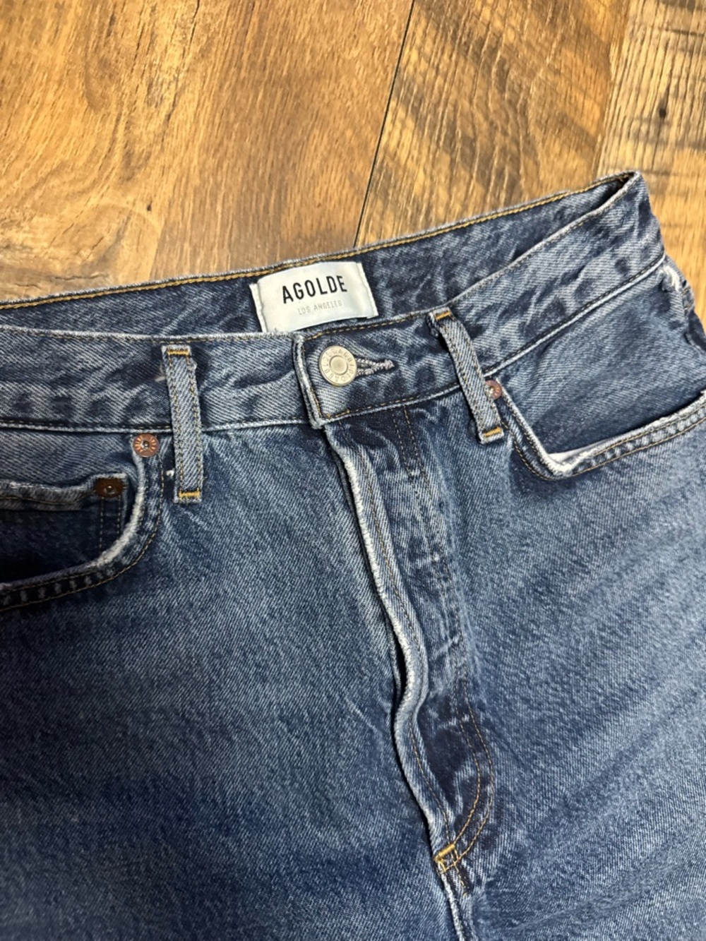 Agolde Organic Cotton Straight Leg High-Rise Jeans in Medium Blue Wash - Picture 4 of 10